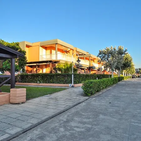 Blue Marine Village 아파트호텔 3*